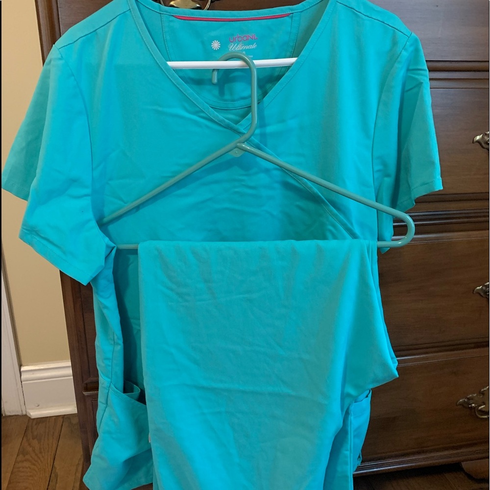 Urbane scrub set in great condition!